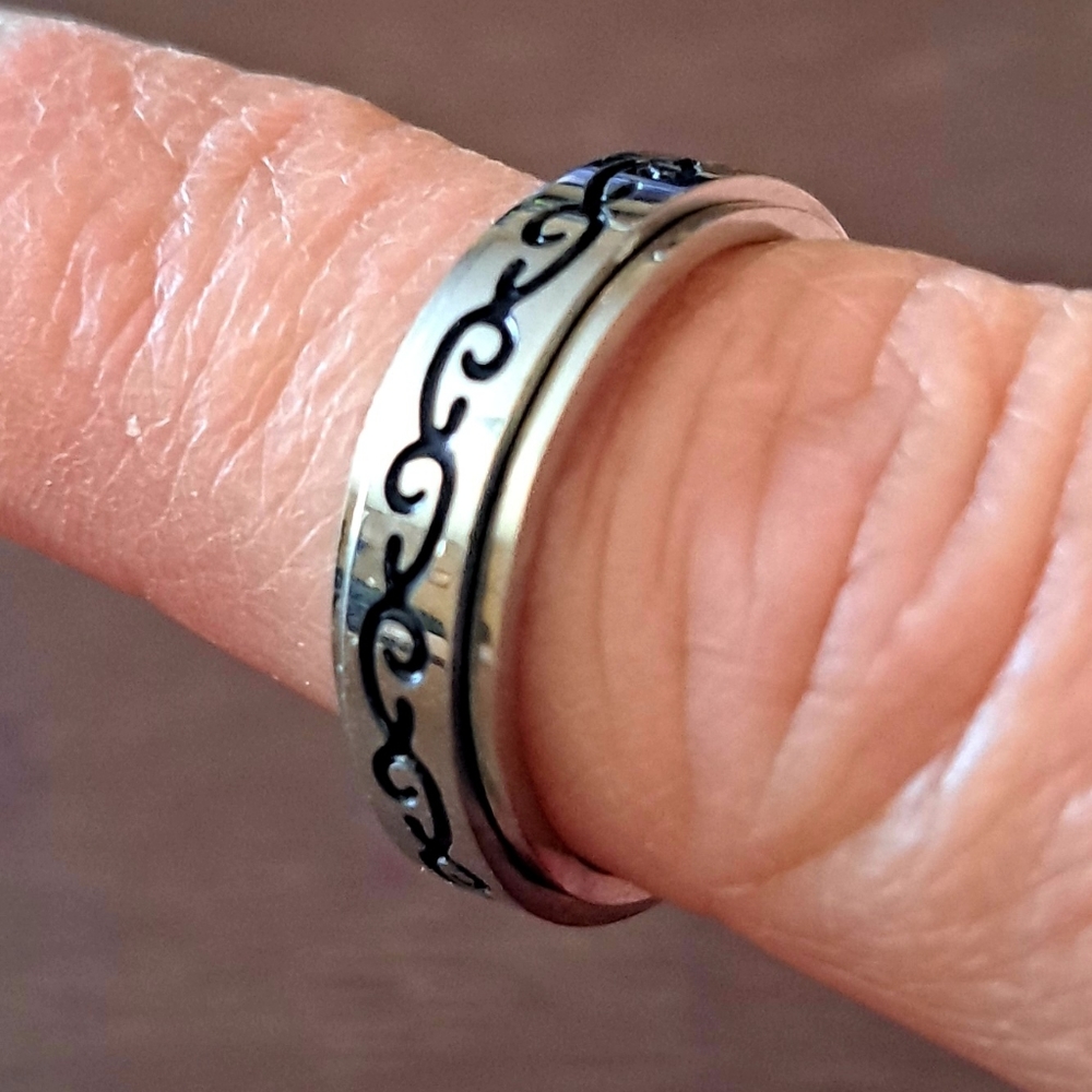 Stainless steel Gothic scroll Spinner Ring size 9